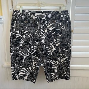 White House Black Market Black & White Tropical Parrot Print 12” Bermuda Shorts